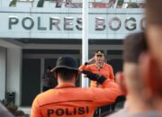 KAPOLRES BOGOR PIMPIN LANGSUNG PELAKSANAAN TRADISI PEMBARETAN BINTARA REMAJA ANGKATAN 50 POLRES BOGOR