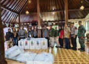 Kodim 0735/Surakarta Melalui Babinsa Jajarannya Laksanakan Pengamanan Penyerahan Logistik Pemilu Dari PPS Ke PPK di Wilayah Kota Surakarta