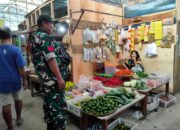 Sambangi Pedagang Pasar Tradisional, Babinsa Pajang Berikan Motivasi Dan Semangat Kerja