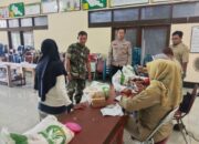 Distribusi Bantuan Pangan Di Desa Ngawonggo Babinsa Koramil Ceper Dampingi Penyalurannya