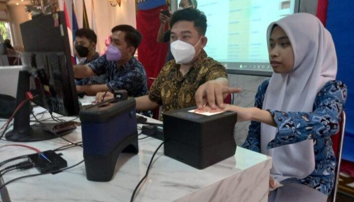 Kejar Target Pemilih Pemula, H-1 Pencoblosan, Disdukcapil Kota Bogor Tetap Layani Perekaman E-KTP