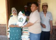 Pemdes Watukosek Berkolaborasi Dengan Bulog Melakukan Penyaluran Bantuan Beras Kepada 320 Warga Kurang Mampu