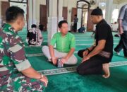 Momen Bulan Ramadhan, Babinsa Pasarkliwon Silaturahmi Dan Jalin Komsos di Masjid Assegaf