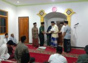 Dekat Bersama Warga, Babinsa Koramil Prambanan Lakukan Sholat Tarawih Berjamaah