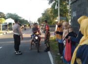 Berbagi Berkah Di Bulan Ramadhan Babinsa Prambanan Bagikan Takjil Gratis Bersama Warga   