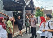 Berantas Sarang Nyamuk, Babinsa Klaten Utara Bersama Bhabinkamtibmas Dampingi Tenaga Kesehatan