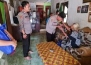 Kapolsek Jasinga Polres Bogor Pimpin Langsung giat berbagi sembako kepada kaum Dhuafa dan anak yatim piatu Diwilayah Binaan