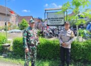 Bersama Bhabinkamtibmas, Babinsa Ceper Amankan Ibadah Jumat Agung Gereja Kerasulan Baru Indonesia (GKBI)