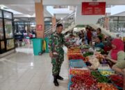 Jelang Lebaran,Babinsa Purwodiningratan Pantau Harga Sembako di Pasar Tradisional