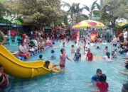 Libur Lebaran, Wisata Kolam Renang Jedongcangkring Sidoarjo Dipadati Pengunjung