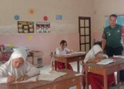 Mendukung Kegiatan Belajar Mengajar, Babinsa Ceper Sambangi SD N 1 Kurung Ceper