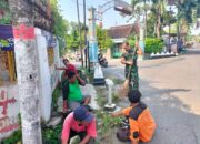 Wujudkan Lingkungan Bersih Dan Rapi, Danramil 03/Serengan Pimpin Anggotanya Kerja Bakti Bersama Warga