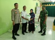 Babinsa dan Bhabinkamtibmas Desa Wadunggetas Dampingi Penyaluran Sembako Tahap V Tahun 2024