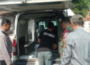 Polsek Cibinong Bersama Instansi Terkait TNI Dan Dinsos Kab Bogor Lakukan Evakuasi Terkait Penemuan Orang Terlantar di Cibinong Diduga Dibuang oleh Orang Tak Dikenal