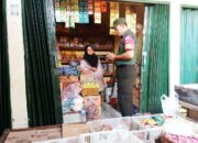 Babinsa Koramil Juwiring Cek Kebutuhan Bahan Pokok Jelang Idul Adha 1445 H Di Pasar Juwiring