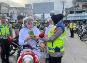 Kasat lantas polres Bireuen Iptu Mulyadi S.H,M.H. Laksanakan kegiata jum,at Berkah di kota bireuen.