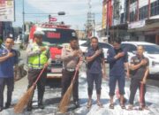 Satlantas Polres Bireuen Iptu Mulyadi, S.H.M.H., Respon Cepat bersihkan tumpahan Cat di bundaran Simpang empat Kota Juang Bireuen