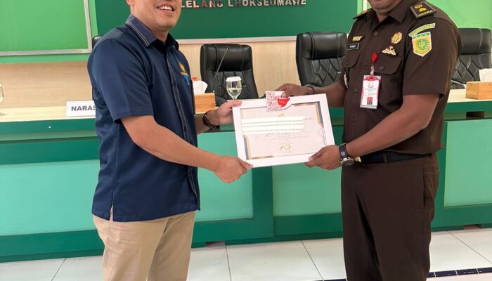 Kajari Bireuen Terima Penghargaan Dengan Pokok Lelang Barang Rampasan Negara Tertinggi