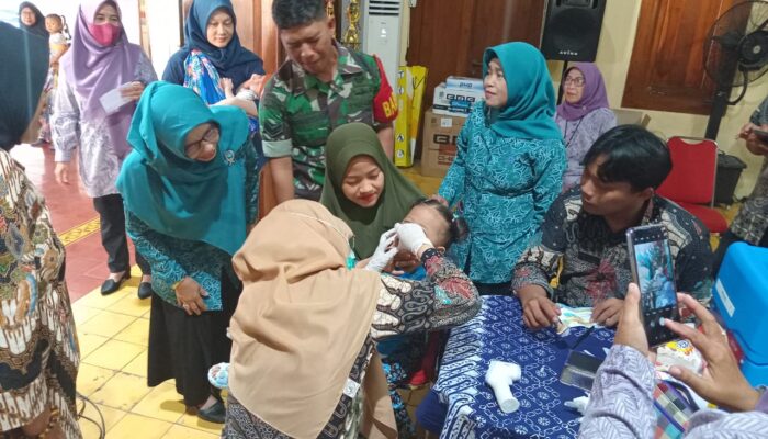 Peduli Kesehatan, Babinsa Laweyan Dampingi Posyandu Balita Dan Ibu Hamil Di Wilayah Binaan