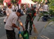 Semarakkan HUT RI Ke-79, Babinsa Nusukan Bersama Tim Saberling Dan TKPK, Serta Staf Kelurahan Laksanakan Pembersihan Lingkungan Dan Pemasangan Umbul-umbul