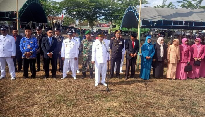 Pengibaran Sang Saka Merah Putih 17 Agustus 2024 Berlangsung Khidmat di Alun – Alun Blega