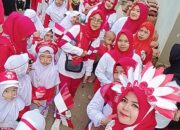 Memperingati Hari Kemerdekaan RI Warga Kampung Pasir Angin Desa Pasir Mukti Kecamatan Citeureup Kabupaten Bogor Adakan Pawai Warga