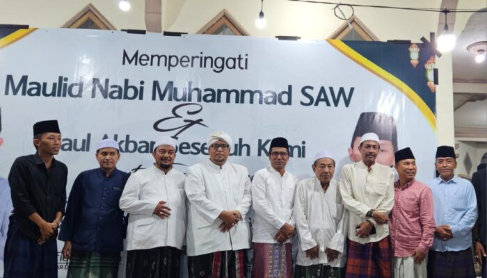 Hadiri Acara Maulid dan Haul Akbar Sesepuh Desa Karang Nangkah Paslon Mathur – Jayus Tepis Isu Wahabi