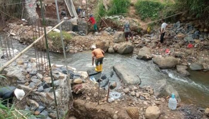 Pemdes Gunung Menyan Realisasikan Jembatan Penghubung Antar Dua Desa