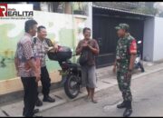 Bersama Lurah Dan Bhabinkamtibmas, Babinsa Gandekan Laksanakan Patroli Sambangi Warga