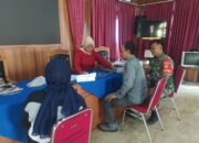 Peduli Kesehatan Warga, Babinsa Dampingi Petugas Laksanakan Pengecekan Kesehatan