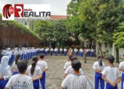 Tingkatkan Kedisiplinan Pelajar Babinsa Tegalharjo Berikan Pelatihan PBB di SMA WARGA
