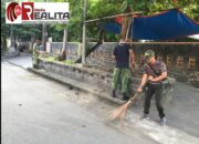 Peduli Terhadap Kebersihan, Babinsa Kepatihan Wetan Pelopori Kerja Bakti Area Umum Jalan Dan Trotoar