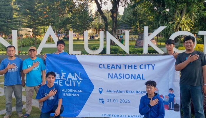 Bentuk Peduli Lingkungan, Relawan Clean The City Bogor Raya Melaksanakan Aksi Bersih di Alun-alun Kota Bogor 