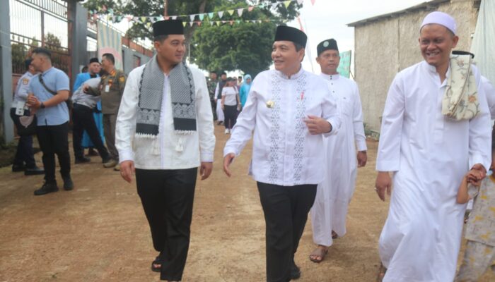 Sambut Isra Mi’raj, Pj. Bupati Bogor Salurkan Bantuan Uang Tunai dan Sembako Kepada Anak Yatim Piatu di Pondok Pesantren