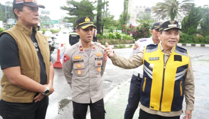 Pj. Bupati Bogor Pantau Lokasi Wisata Puncak, Pastikan Masyarakat Aman dan Nyaman Berwisata