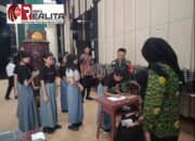 TNI Siap Mendukung Penuh Program Pemerintah” Babinsa Kepatihan Wetan Bantu Distribusi Makanan Bergizi Gratis