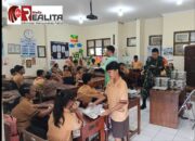 Sinergi TNI, Babinsa Kodim Solo Rutin Bantu Distribusikan Makan Sehat Bergizi Ke Sekolah