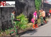 Ciptakan Lingkungan Bersih Dan Asri, Babinsa Purwodiningratan Kerja Bakti Bersama Warga