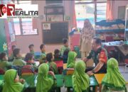 Sambangi Sekolah TK Puri Mandiri, Babinsa Manahan Bangkitkan Semangat Dan Motivasi Belajar