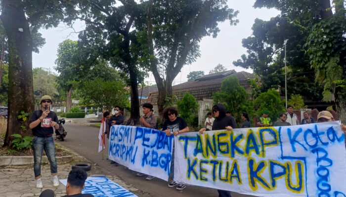 Diduga Terlibat Gratifikasi, Puluhan Mahasiswa Menggelar Aksi Unjuk Rasa Desak Tangkap Ketua KPU Kota Bogor