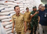 Wakil Bupati Bogor Jaro Ade Lakukan Sidak Pasar Leuwiliang dan Cek Ketersediaan Beras di Bulog Jelang Ramadhan