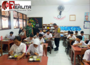 Sukseskan Program Makan Bergizi Gratis Dari Pemerintah, Babinsa Kerten Bantu Pendistribusian di Sekolah