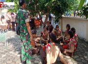 Keren..!! Babinsa Gilingan Tanamkan Disiplin Kepada Siswa – Siswi SMAN 2 Surakarta Dengan Pembinaan Pramuka
