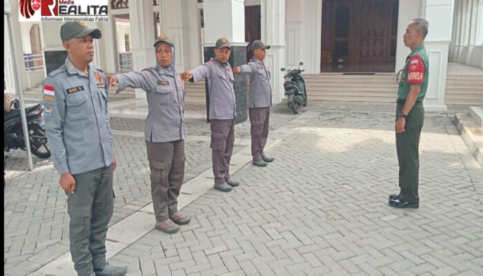 Babinsa Sondakan Genjot Latihan PBB Dan Wawasan Kebangsaan Kepada Linmas, Ini Tujuannya