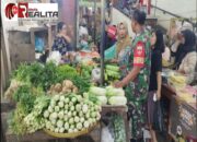 Babinsa Sudiroprajan Cek Harga Sembako Dan Pastikan Ketersediaan Bahan Pokok Saat Ramadhan