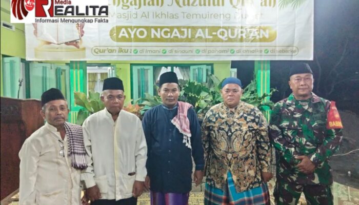 Eratkan Dengan Tokoh Agama, Babinsa Wonosari Hadiri Pengajian Nuzulul Qur’an Di Masjid Al Ikhlas Desa Duwet Klaten
