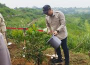 Ketua DPRD Bogor Bersama Menteri dan Gubernur Melakukan Penanaman Pohon di Sempadan Aliran Sungai Ciliwung