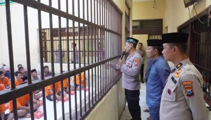 Polres Bangkalan Ajak Puluhan Tahanan Buka Bersama
