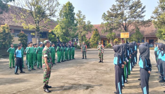 Berikan Karakter Dan Kedisiplinan, Anggota Koramil 12/Manisrenggo Latih PBB Siswa-Siswi SMPN 3 Manisrenggo