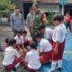 Tingkatkan Semangat Belajar Siswa, Babinsa Jagalan Berikan Motivasi Dan Permainan Tradisional di SDN Kalangan